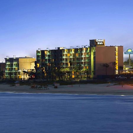 Days Inn By Wyndham Panama City Beach/Ocean Front Exterior photo